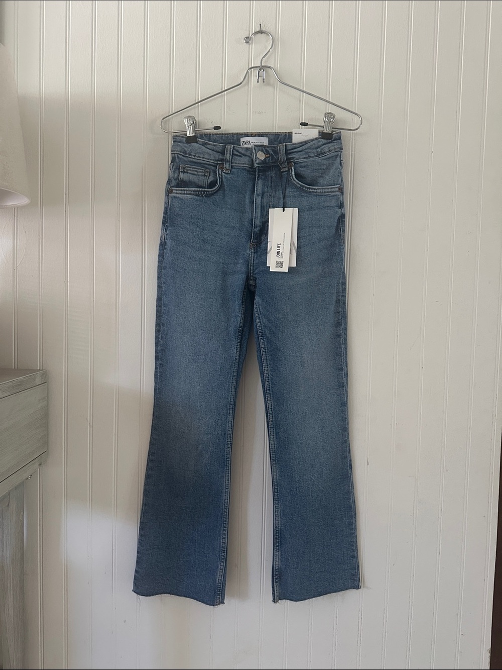 Zara Mid-Rise Raw Hem Blue Flare-Leg Jeans NEW sz 4 - Picture 3 of 13